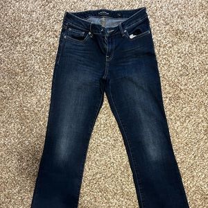 Lucky jeans, size 6/28. Never worn. Too big after I lost weight postpartum.